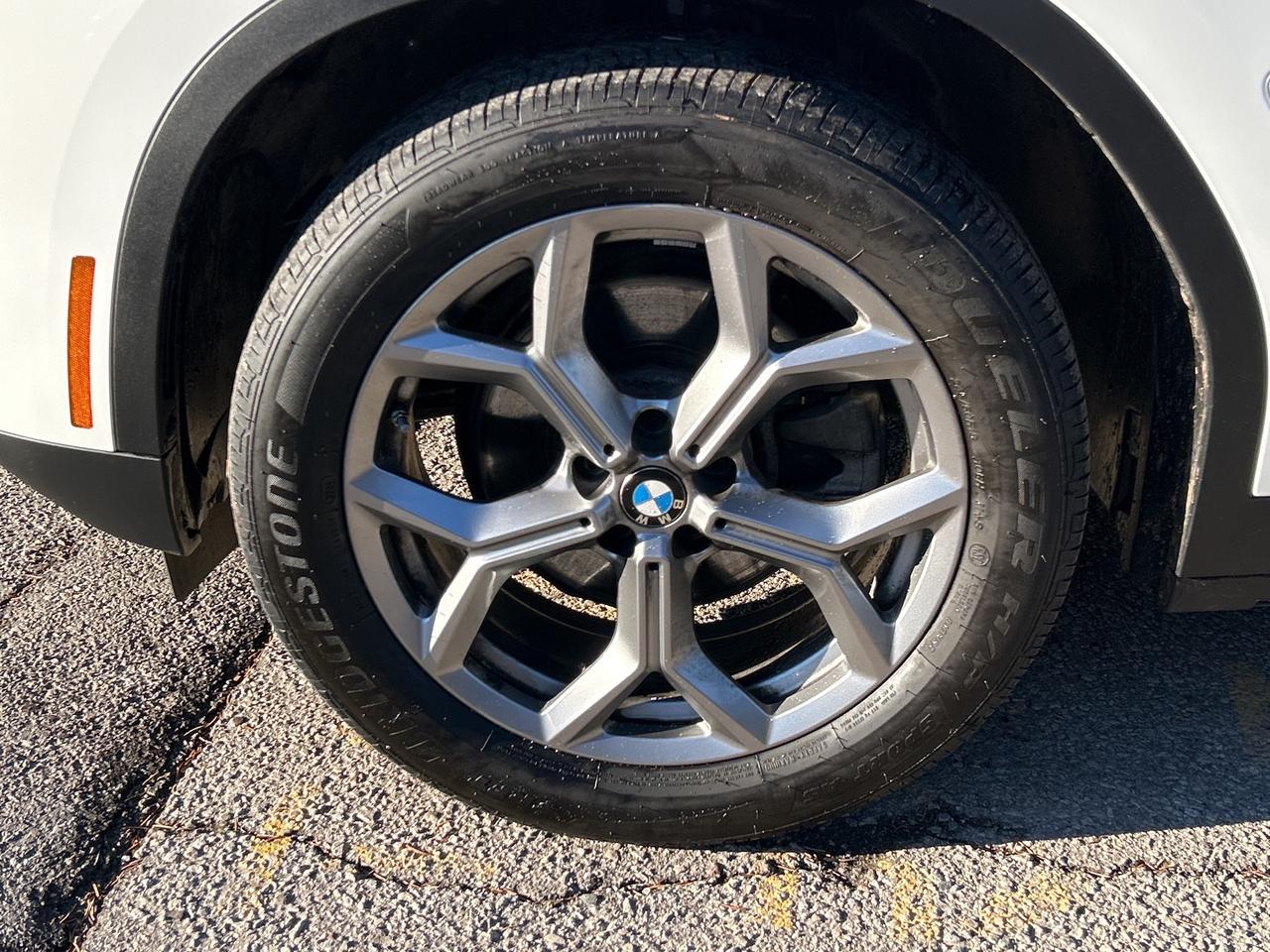 2025 BMW X4 HEADS UP DISPLAY, CARPLAY, PANOROOF,AMBIENT LIGHTS Photo