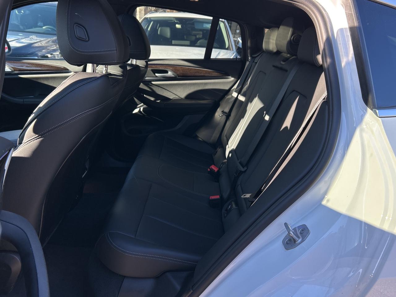 2025 BMW X4 HEADS UP DISPLAY, CARPLAY, PANOROOF,AMBIENT LIGHTS Photo