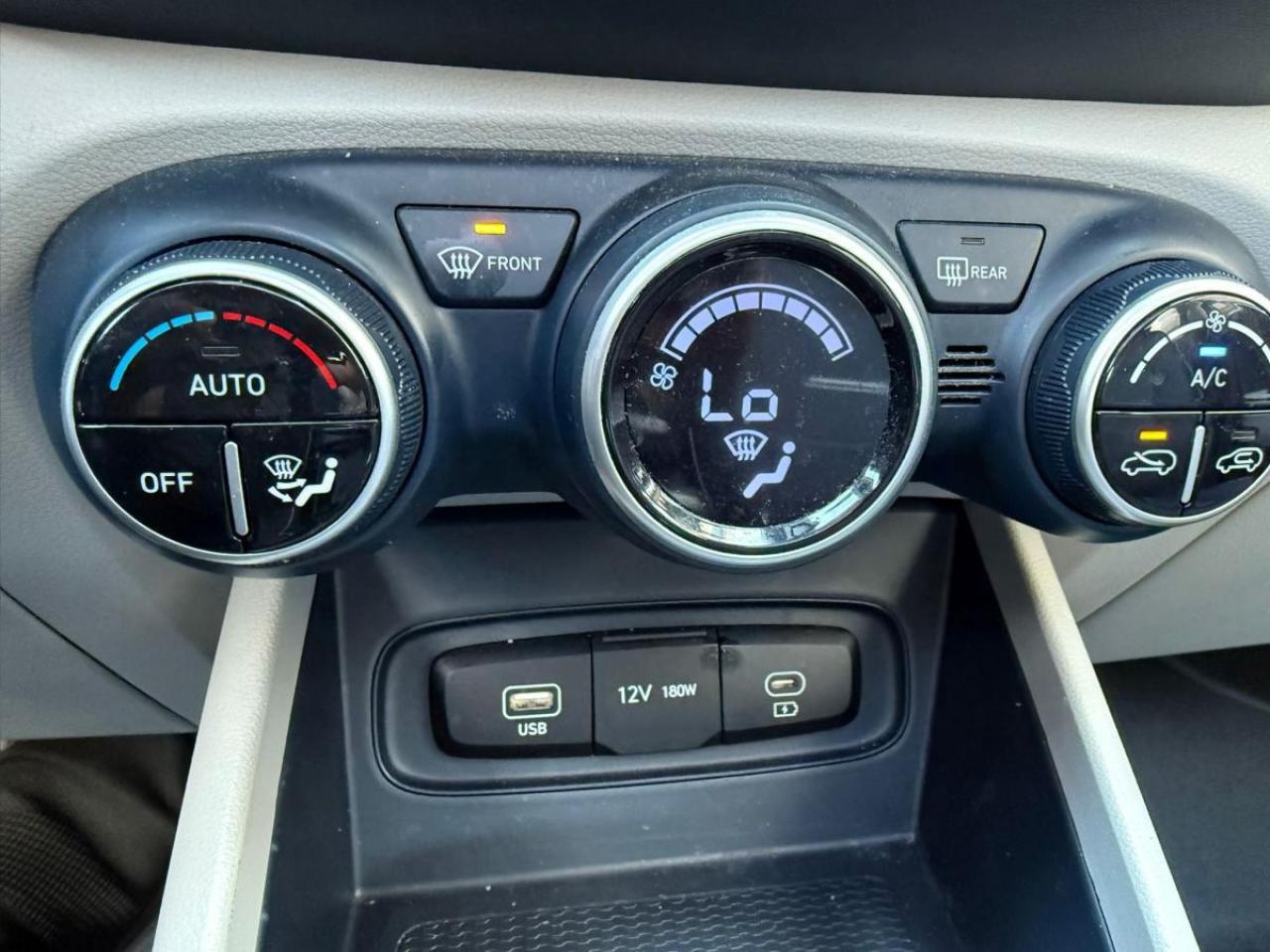 2024 Hyundai Venue Ultimate Photo