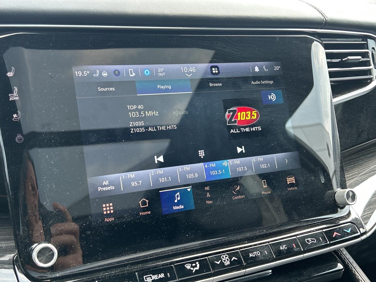 2022 Jeep Wagoneer Series III 4x4 Photo