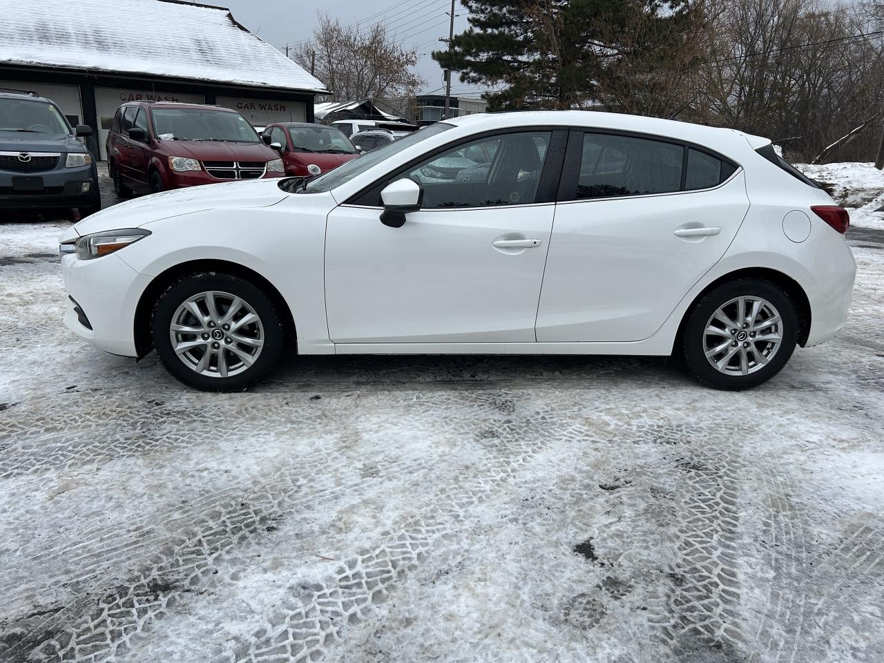 2017 Mazda Mazda3 Sport GS ONE OWNER Photo