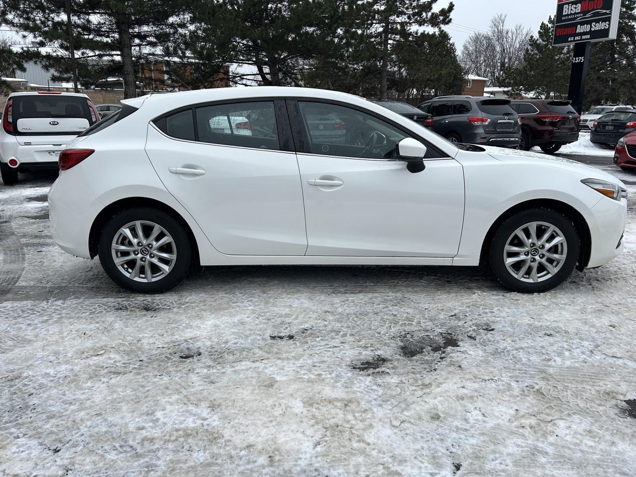 2017 Mazda Mazda3 Sport GS ONE OWNER Photo