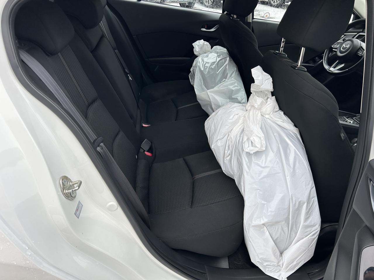 2017 Mazda Mazda3 Sport GS ONE OWNER Photo