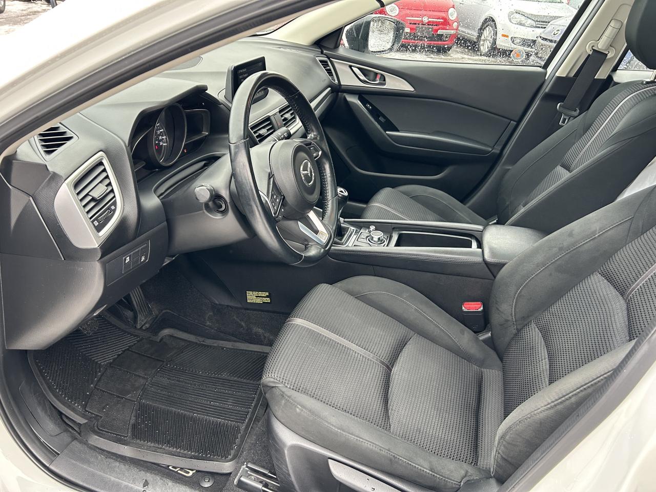 2017 Mazda Mazda3 Sport GS ONE OWNER Photo