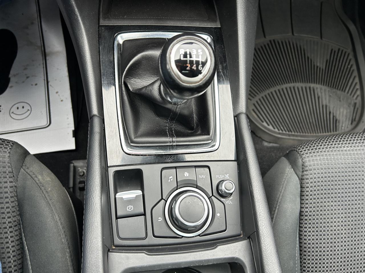 2017 Mazda Mazda3 Sport GS ONE OWNER Photo