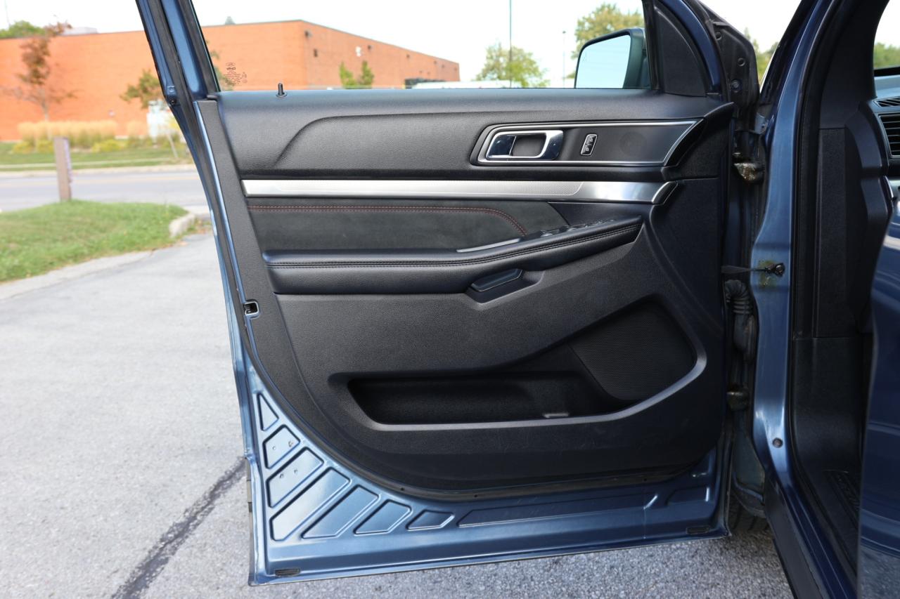 2019 Ford Explorer XLT-4WD-7 PASS/NAV/LEATHER/PANOROOF/B CAM/P SEATS/ Photo