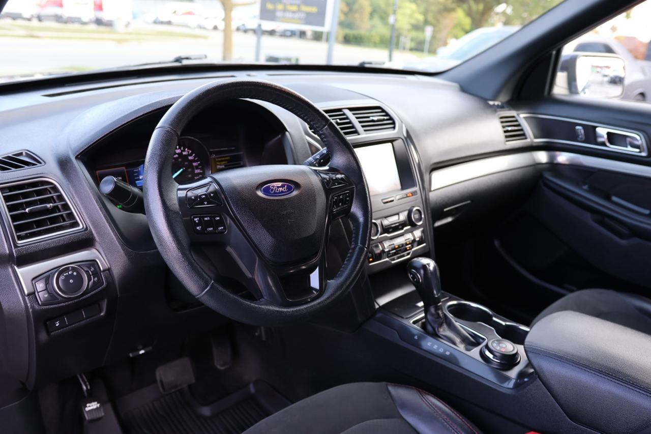 2019 Ford Explorer XLT-4WD-7 PASS/NAV/LEATHER/PANOROOF/B CAM/P SEATS/ Photo