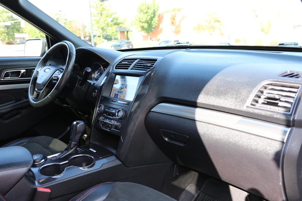 2019 Ford Explorer XLT-4WD-7 PASS/NAV/LEATHER/PANOROOF/B CAM/P SEATS/ Photo