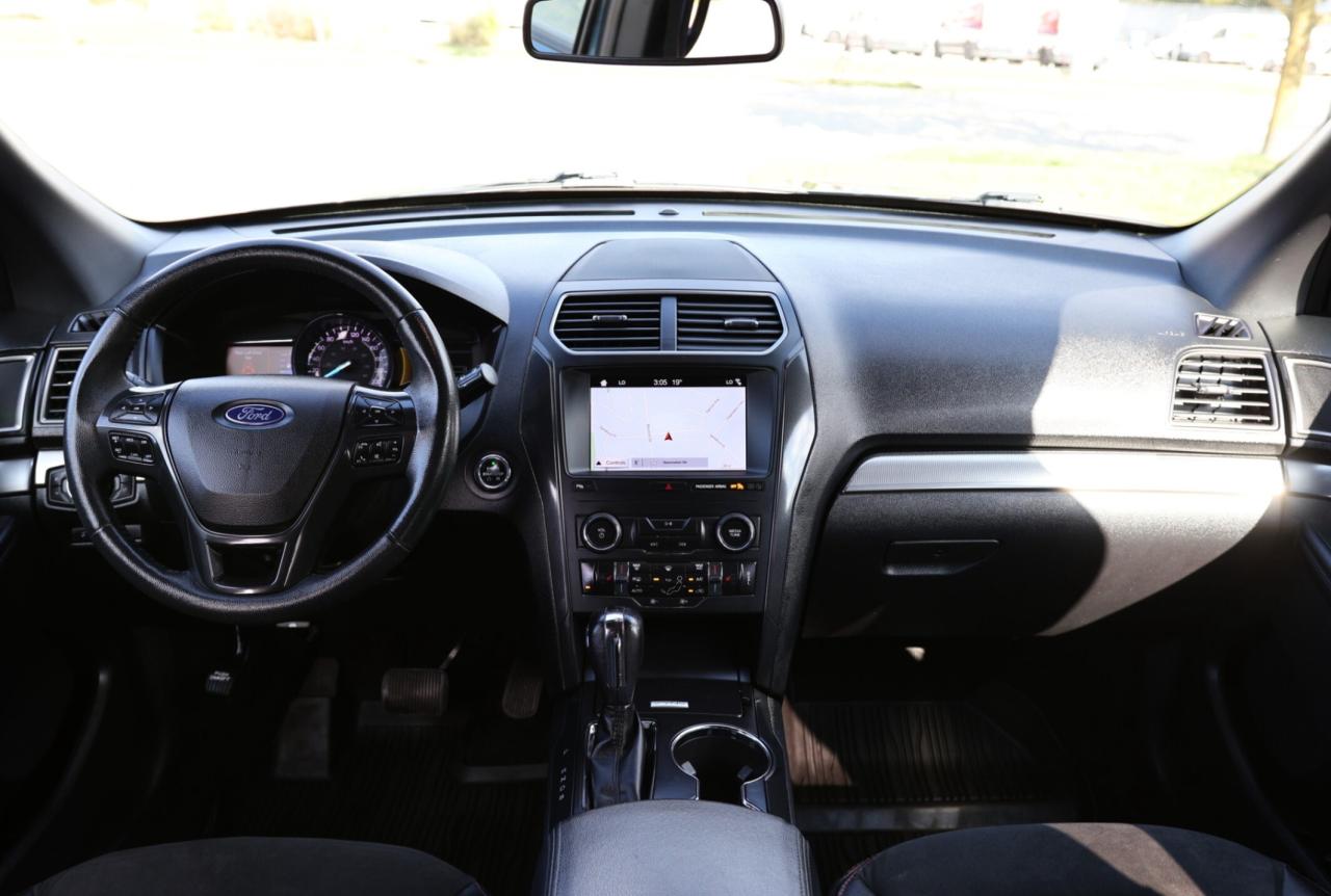 2019 Ford Explorer XLT-4WD-7 PASS/NAV/LEATHER/PANOROOF/B CAM/P SEATS/ Photo