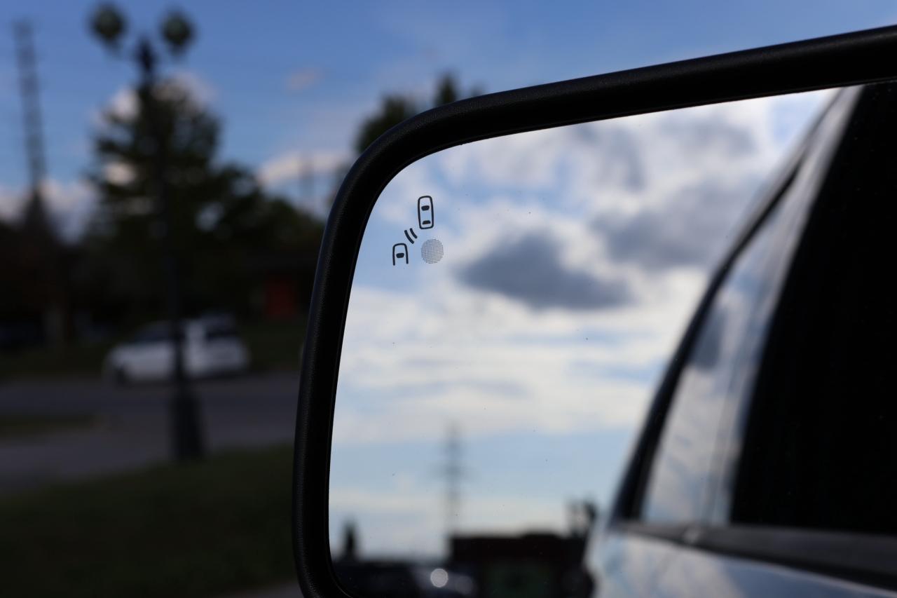 2019 Ford Explorer XLT-4WD-7 PASS/NAV/LEATHER/PANOROOF/B CAM/P SEATS/ Photo