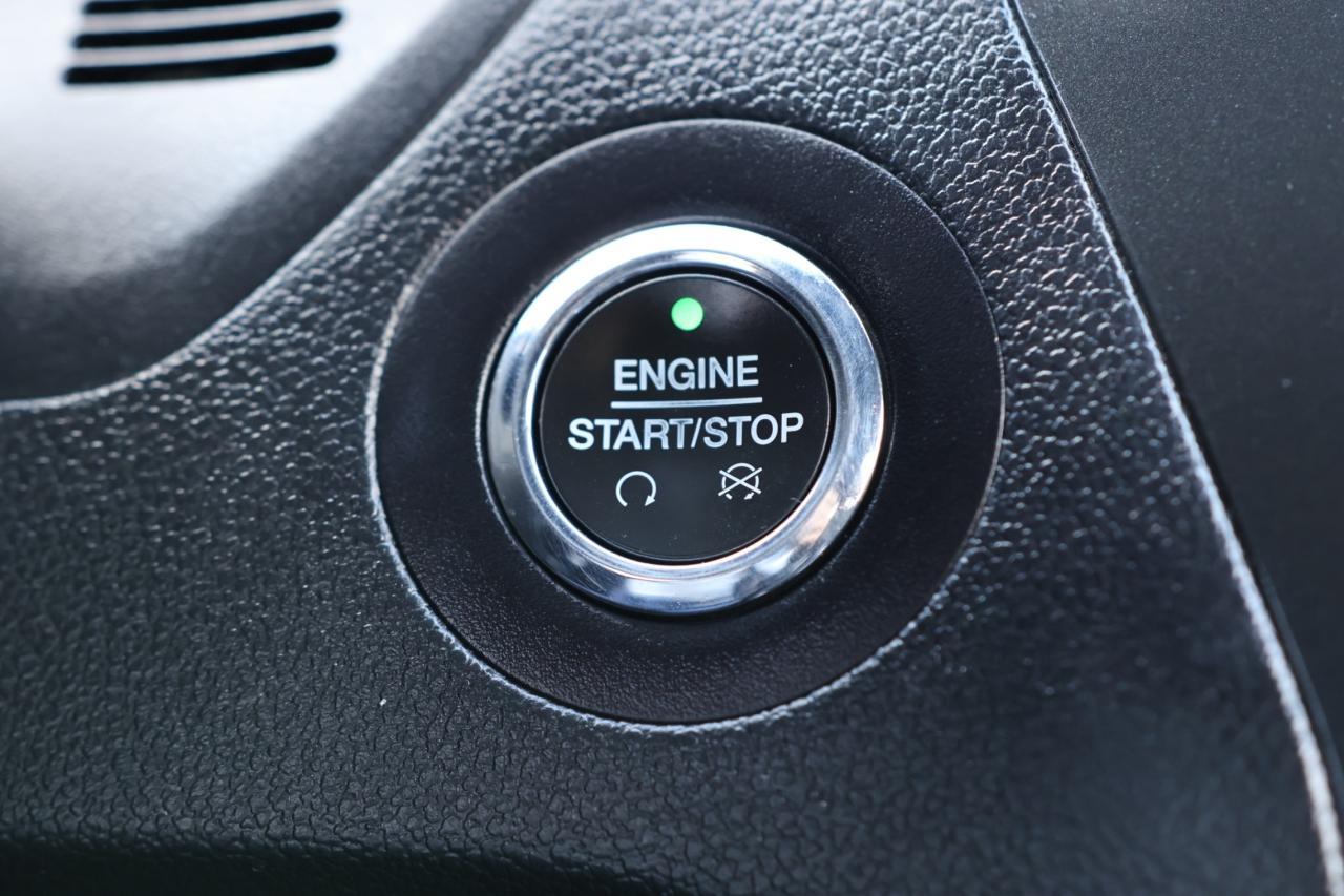 2019 Ford Explorer XLT-4WD-7 PASS/NAV/LEATHER/PANOROOF/B CAM/P SEATS/ Photo