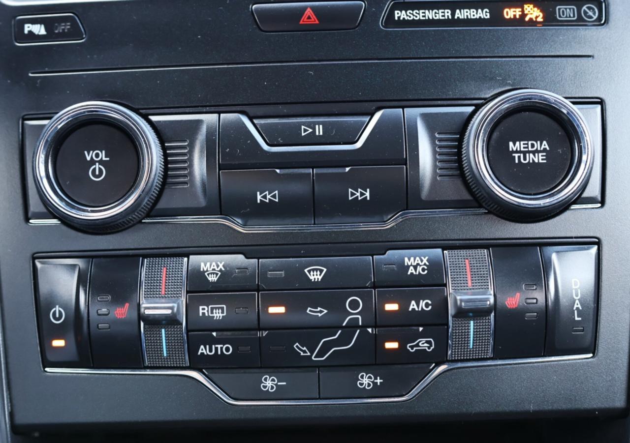 2019 Ford Explorer XLT-4WD-7 PASS/NAV/LEATHER/PANOROOF/B CAM/P SEATS/ Photo