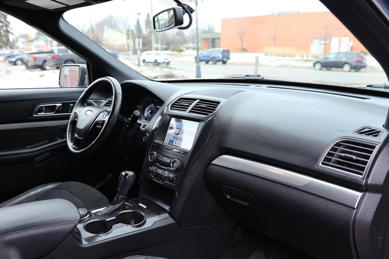 2019 Ford Explorer XLT-4WD-7 PASS/NAV/LEATHER/PANOROOF/B CAM/P SEATS/ Photo