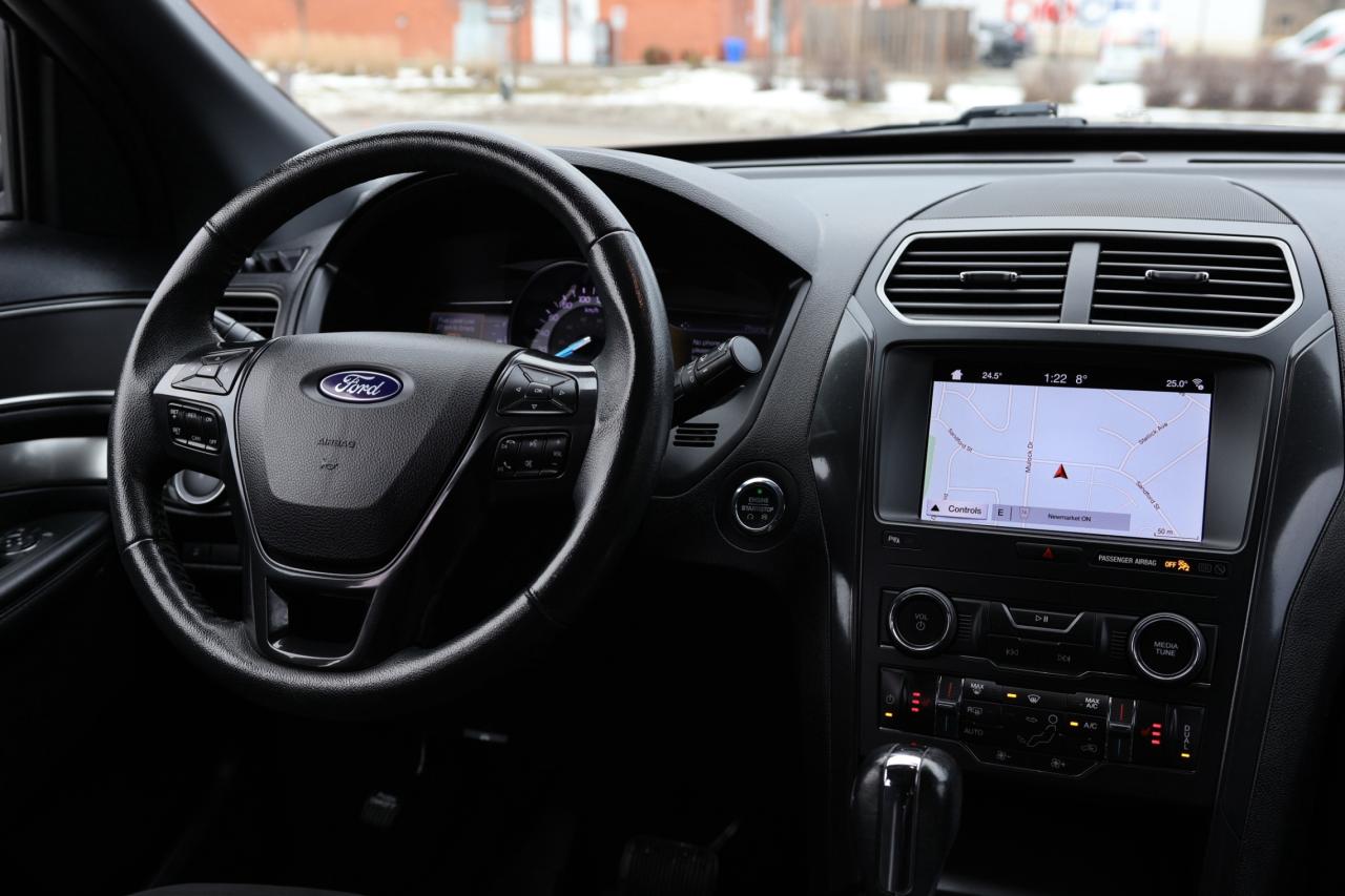 2019 Ford Explorer XLT-4WD-7 PASS/NAV/LEATHER/PANOROOF/B CAM/P SEATS/ Photo
