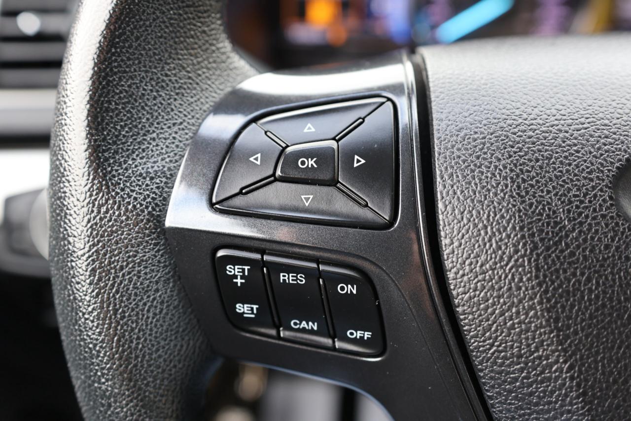 2019 Ford Explorer XLT-4WD-7 PASS/NAV/LEATHER/PANOROOF/B CAM/P SEATS/ Photo