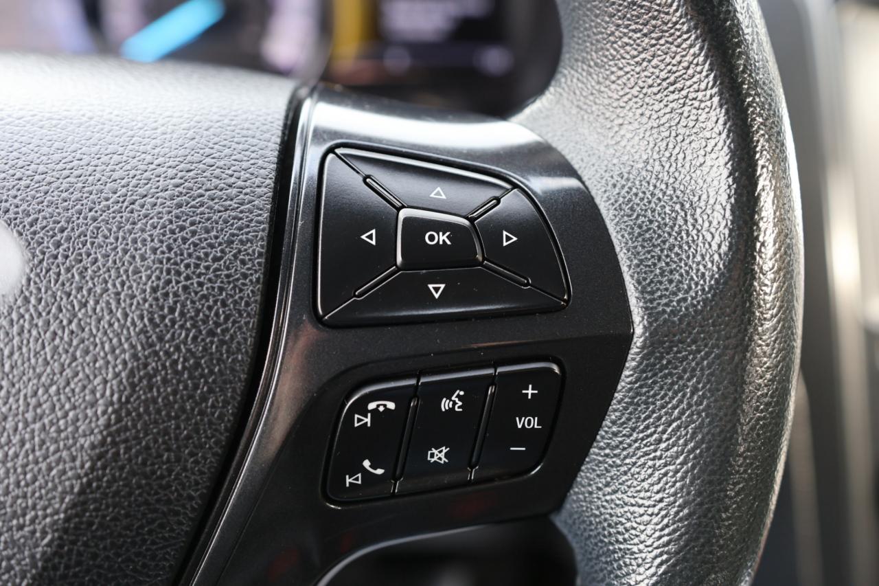 2019 Ford Explorer XLT-4WD-7 PASS/NAV/LEATHER/PANOROOF/B CAM/P SEATS/ Photo