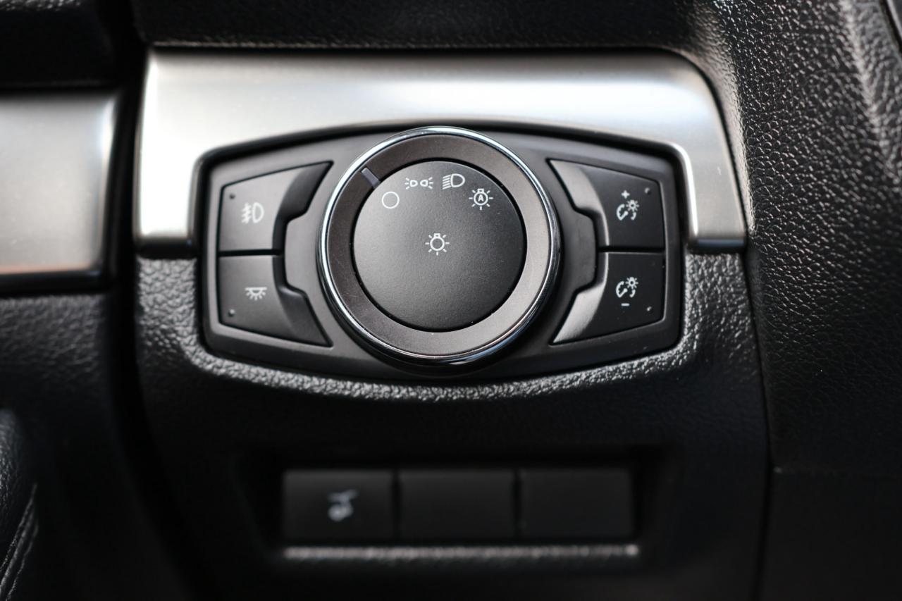 2019 Ford Explorer XLT-4WD-7 PASS/NAV/LEATHER/PANOROOF/B CAM/P SEATS/ Photo