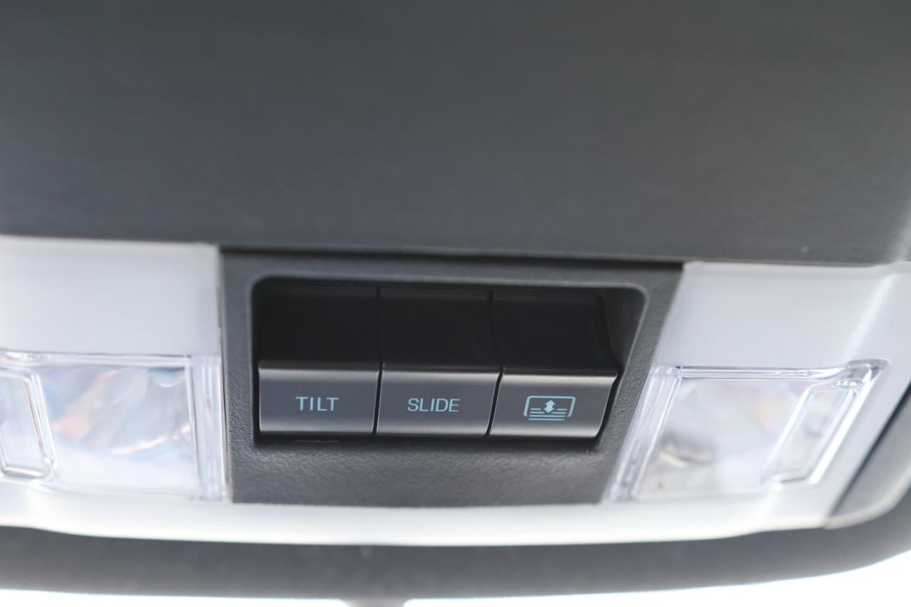 2019 Ford Explorer XLT-4WD-7 PASS/NAV/LEATHER/PANOROOF/B CAM/P SEATS/ Photo