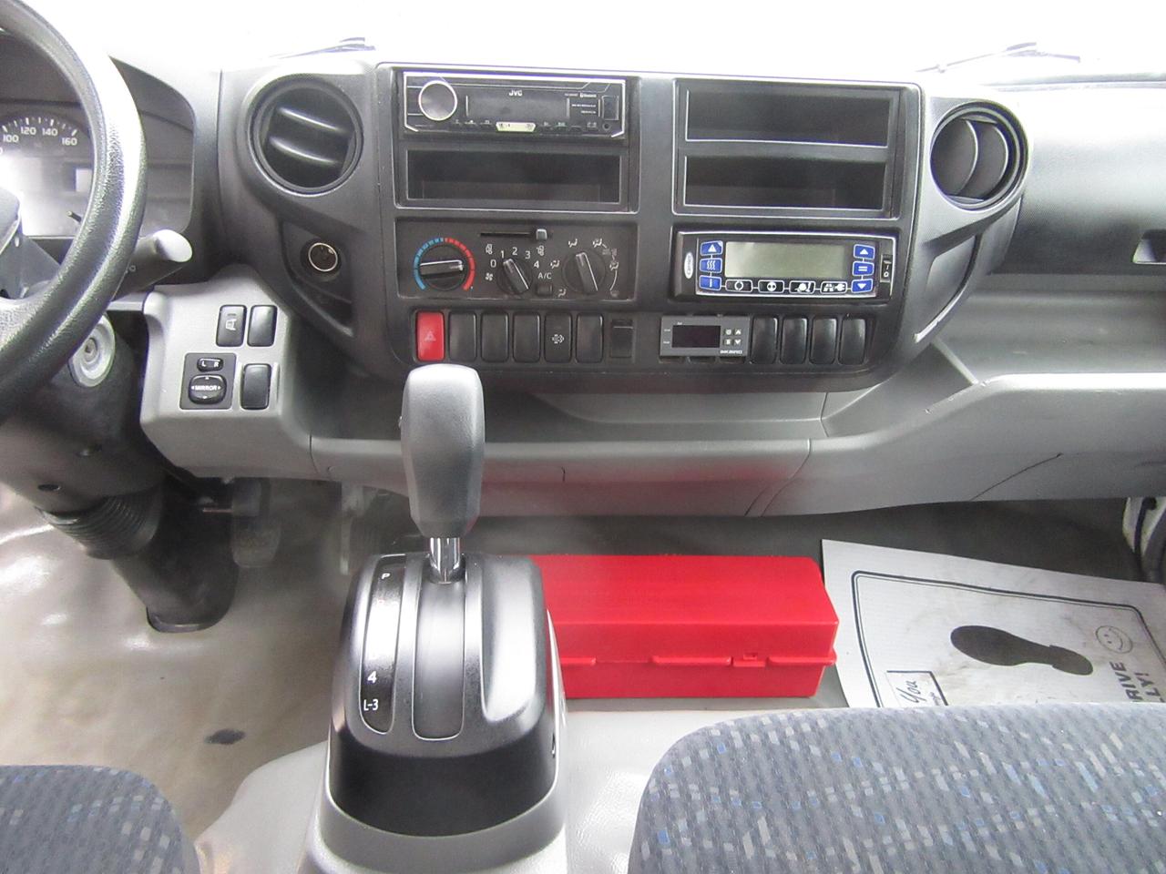 2020 Hino Hino195 DIESEL 20 FT REEFER BOX & CARRIER S7 REEFER SYSTEM Photo