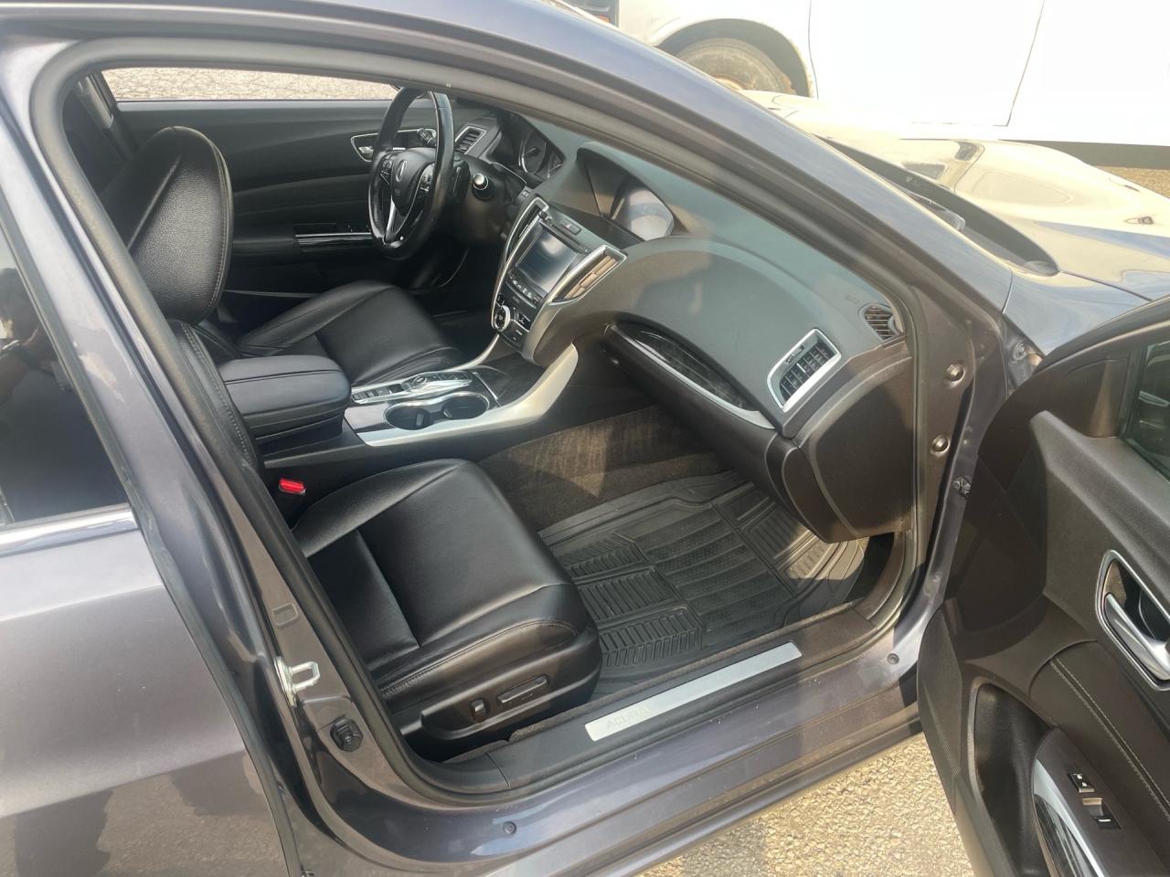 2018 Acura TLX SH-AWD Sedan Photo