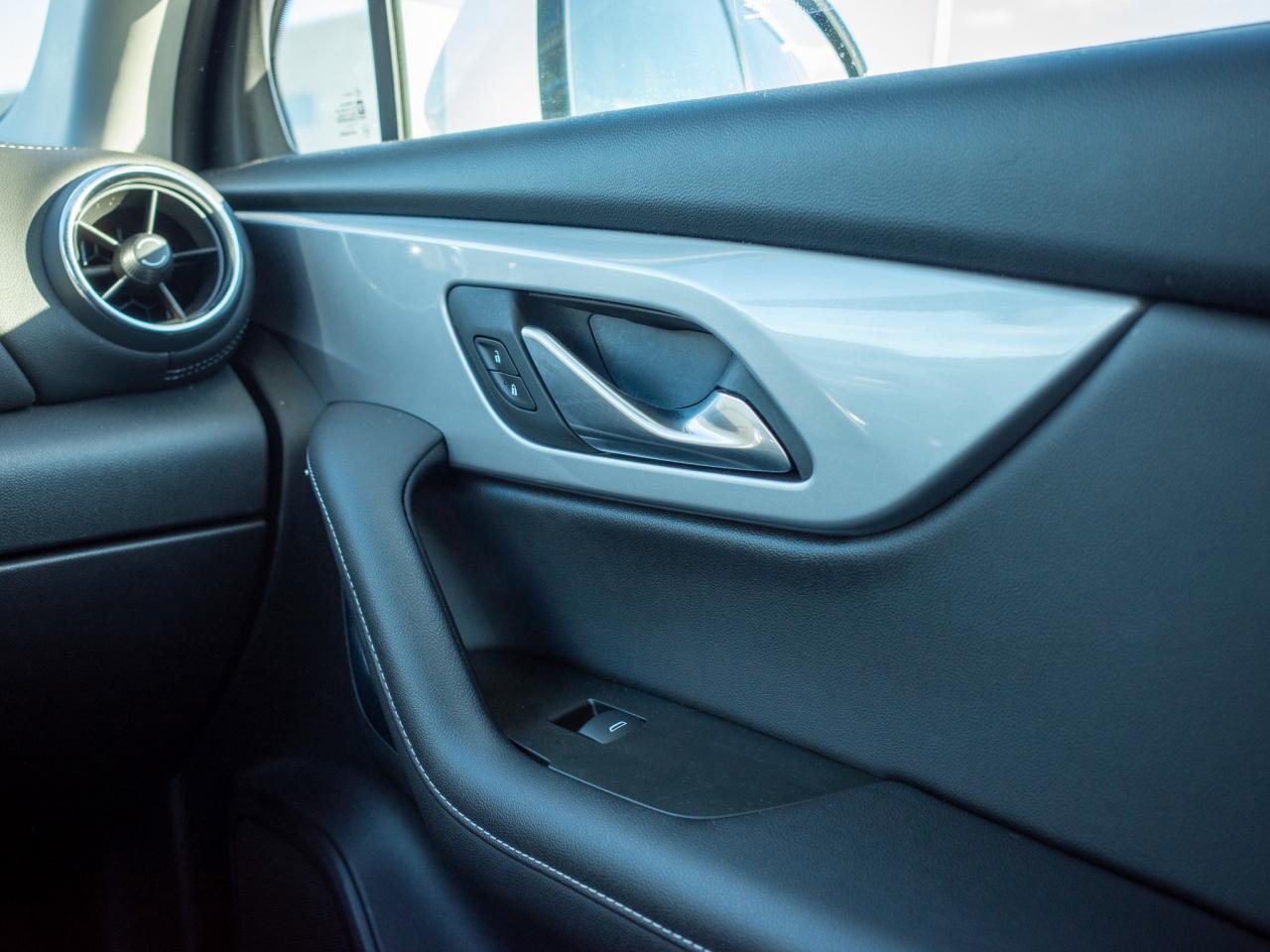 2024 Chevrolet Blazer LT- 10.2-inch Touchscreen Photo