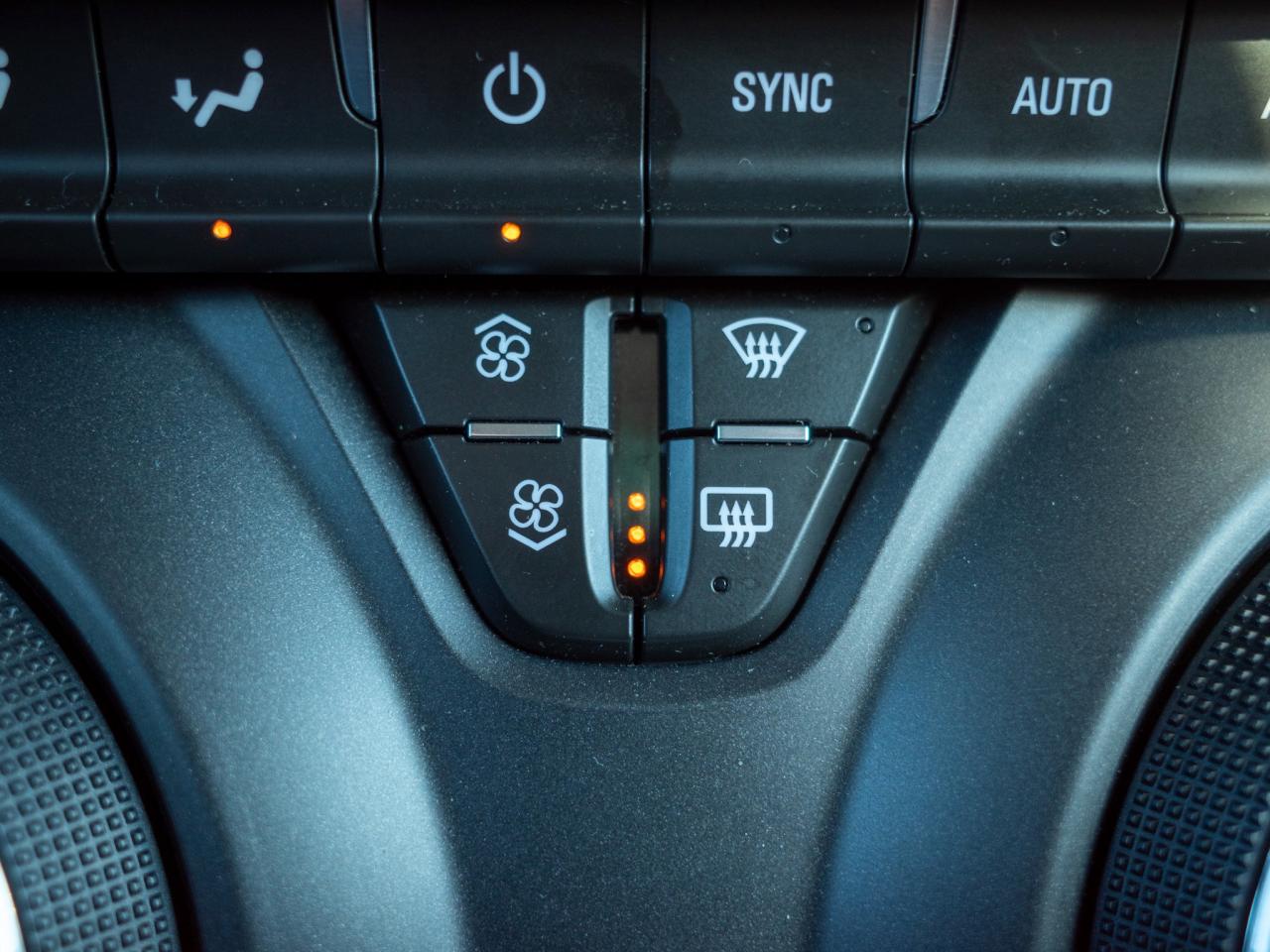 2024 Chevrolet Blazer LT- 10.2-inch Touchscreen Photo