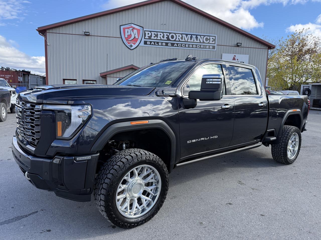 2024 GMC SIERRA 2500HD DENALI ULTIMATE BDS LIFT/WHEEL/TIRE PKG!! Photo2