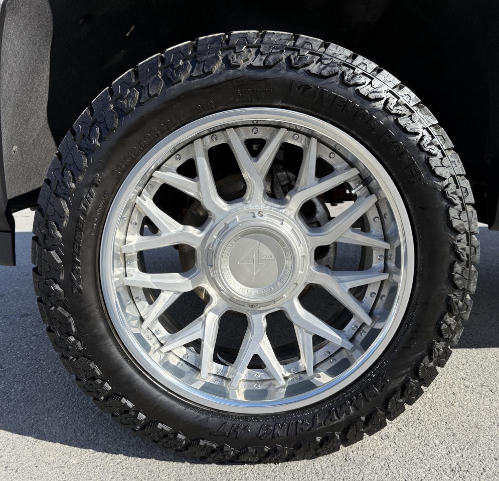 2024 GMC SIERRA 2500HD DENALI ULTIMATE BDS LIFT/WHEEL/TIRE PKG!! Photo