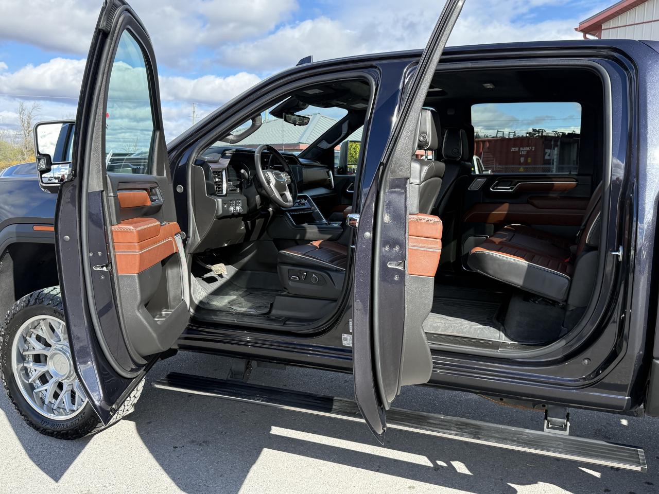 2024 GMC SIERRA 2500HD DENALI ULTIMATE BDS LIFT/WHEEL/TIRE PKG!! Photo