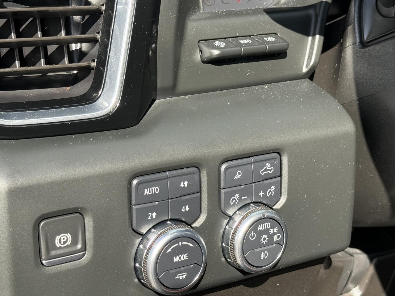 2024 GMC SIERRA 2500HD DENALI ULTIMATE BDS LIFT/WHEEL/TIRE PKG!! Photo