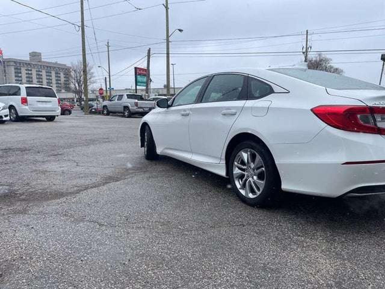 2018 Honda Accord LX Photo4