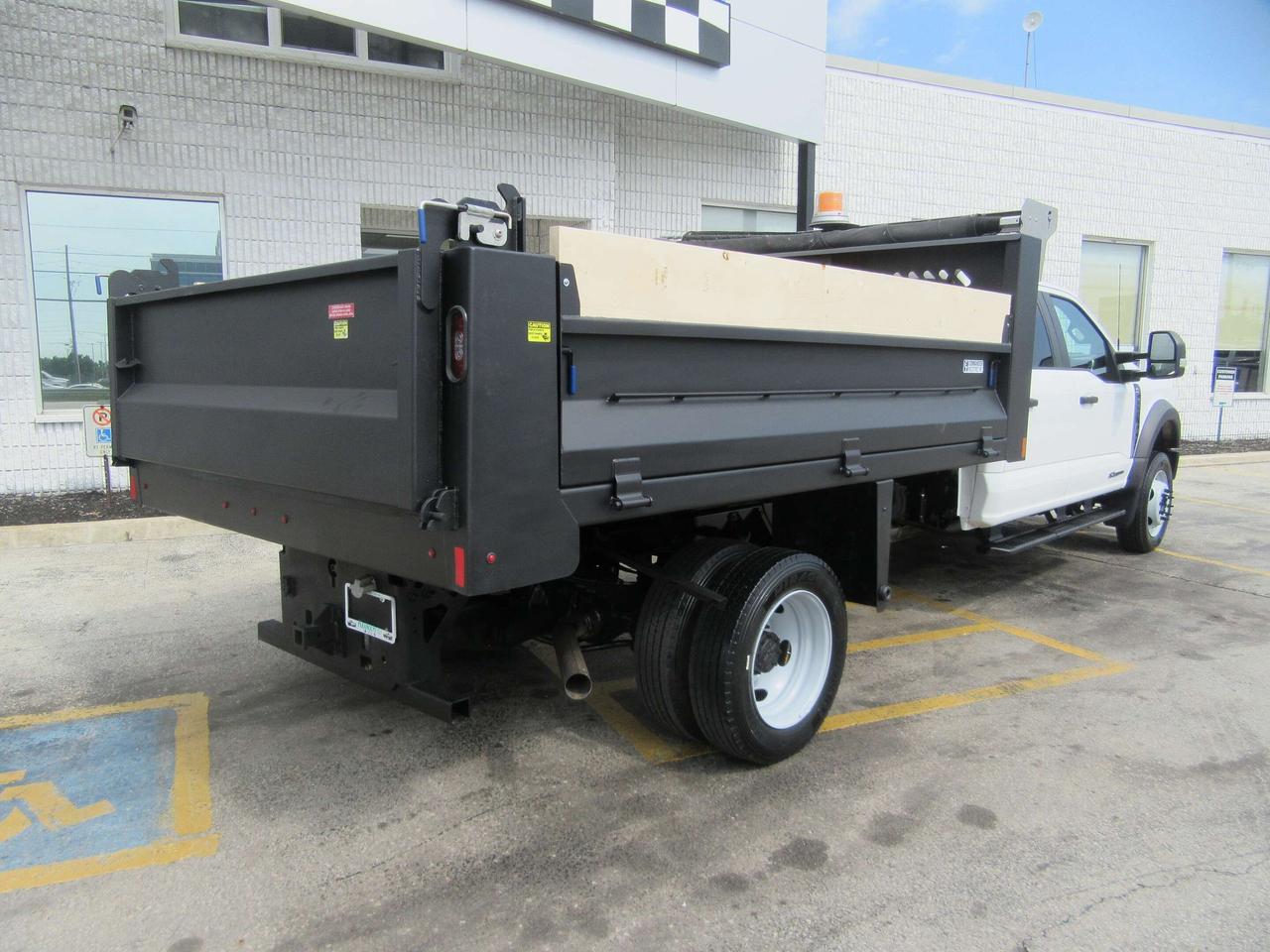 2023 Ford F-550 CREW CAB 4X4 DIESEL WITH 12FT STEEL DUMP BOX Photo2