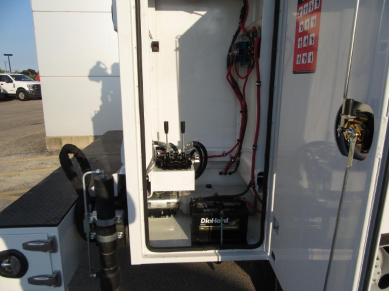 2021 Ford Super Duty F-550 DIESEL CREW CAB 4X4 NEW SERVICE / UTILITY BODY Photo3