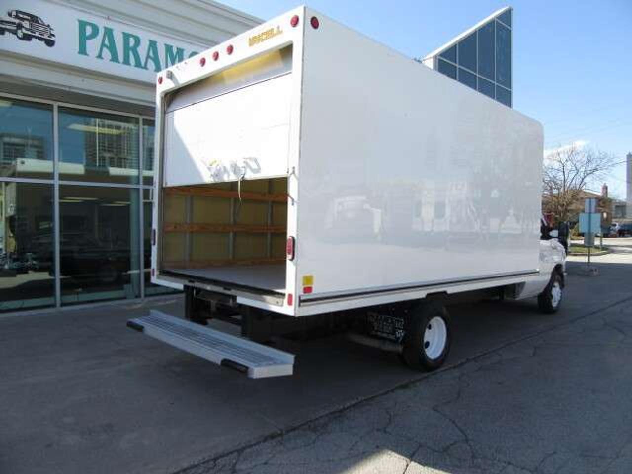 2021 Ford E-450 GAS WITH 16 FT UNICELL BOX & RAMP /   6  IN STOCK Photo
