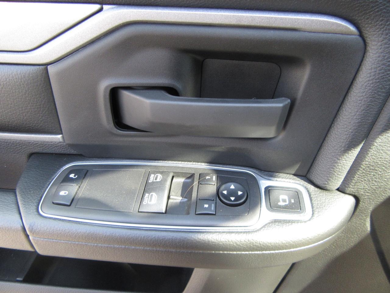 2024 RAM 5500 DIESEL REG CAB 4X4 NEW SWAPLOADER HOOK LIFT / BIN Photo