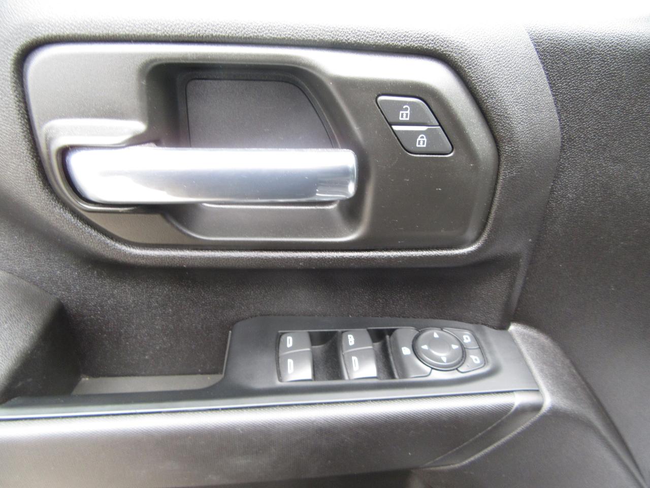 2023 Chevrolet 3500 SILVERADO CREW CAB 4X4 DUMP BOX EXTENDED WARRANTY Photo