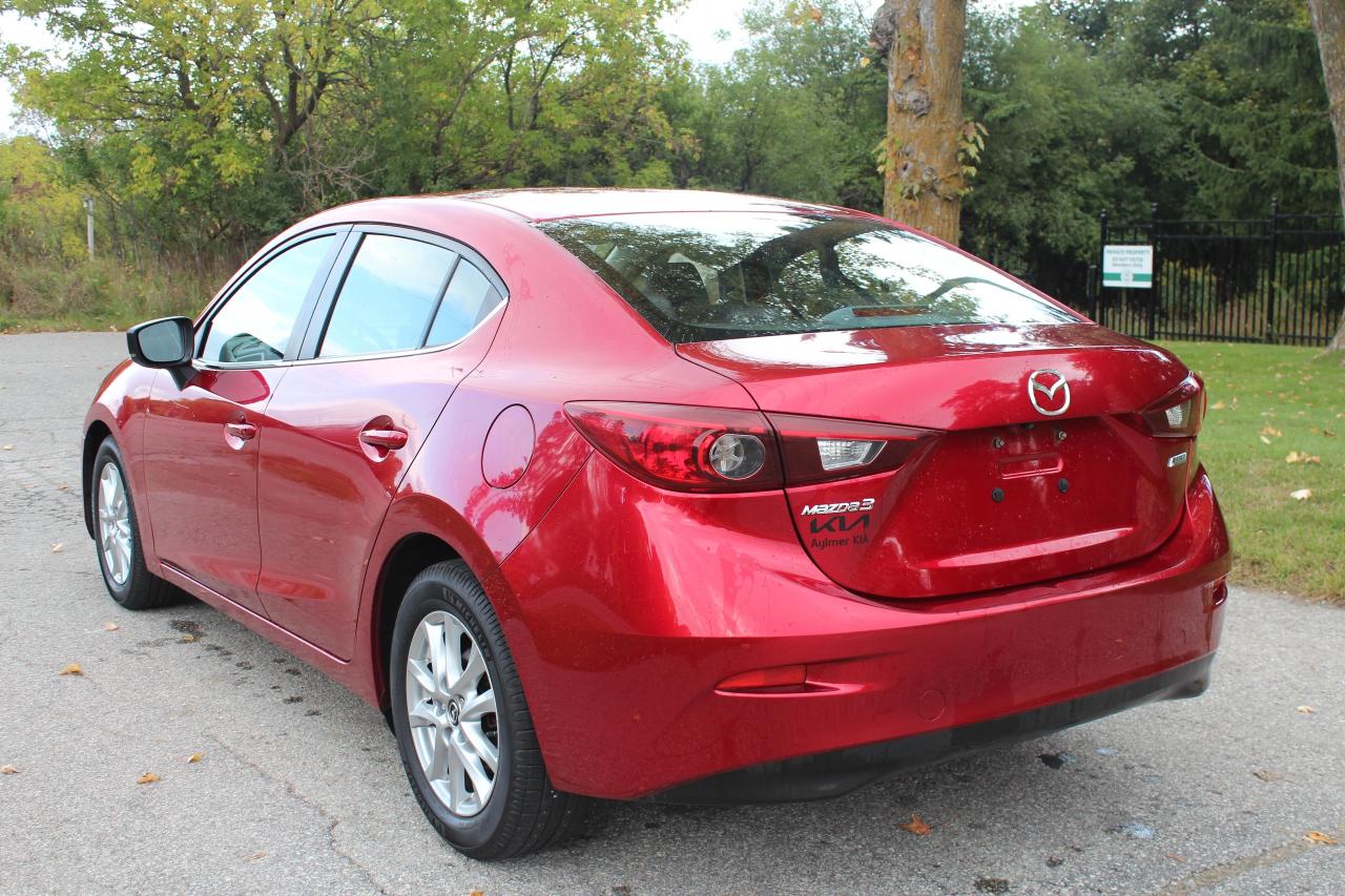 2018 Mazda MAZDA3 GS Auto, Leather Seats, No Accidents Photo