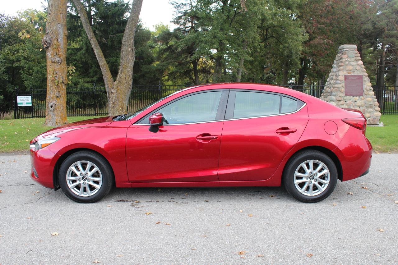 2018 Mazda MAZDA3 GS Auto, Leather Seats, No Accidents Photo