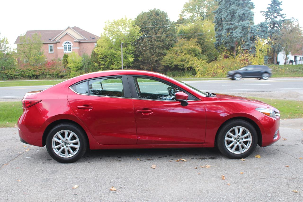 2018 Mazda MAZDA3 GS Auto, Leather Seats, No Accidents Photo