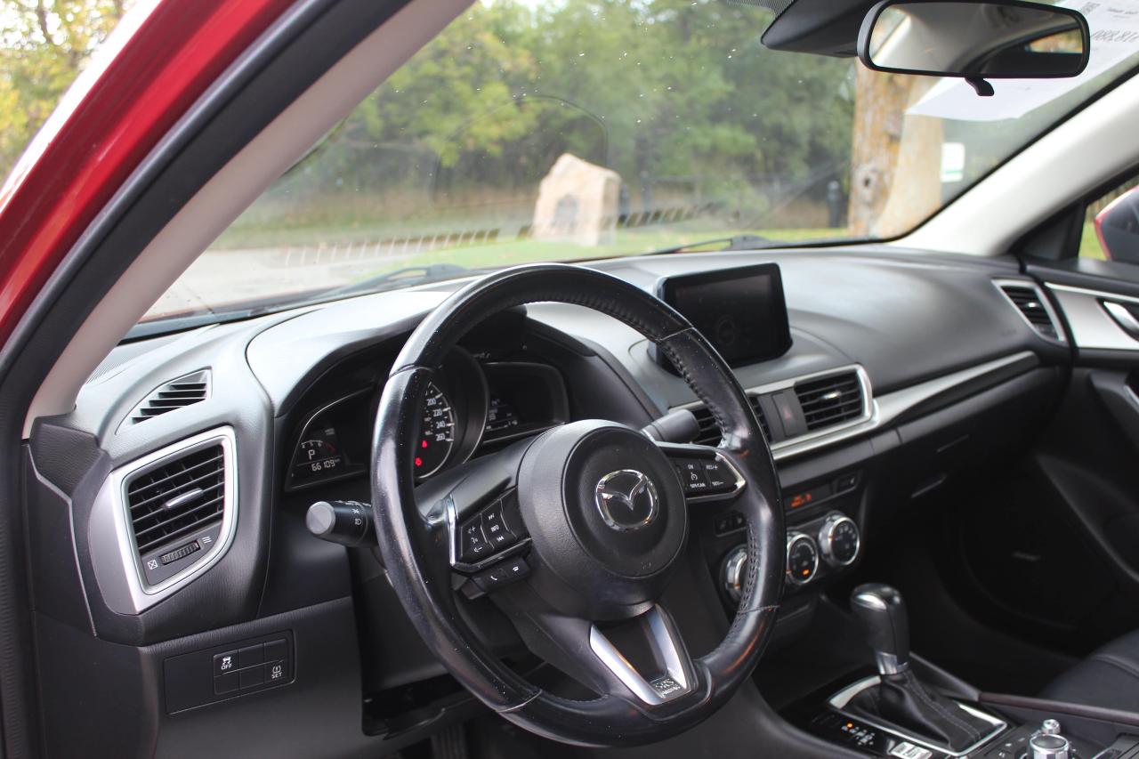 2018 Mazda MAZDA3 GS Auto, Leather Seats, No Accidents Photo