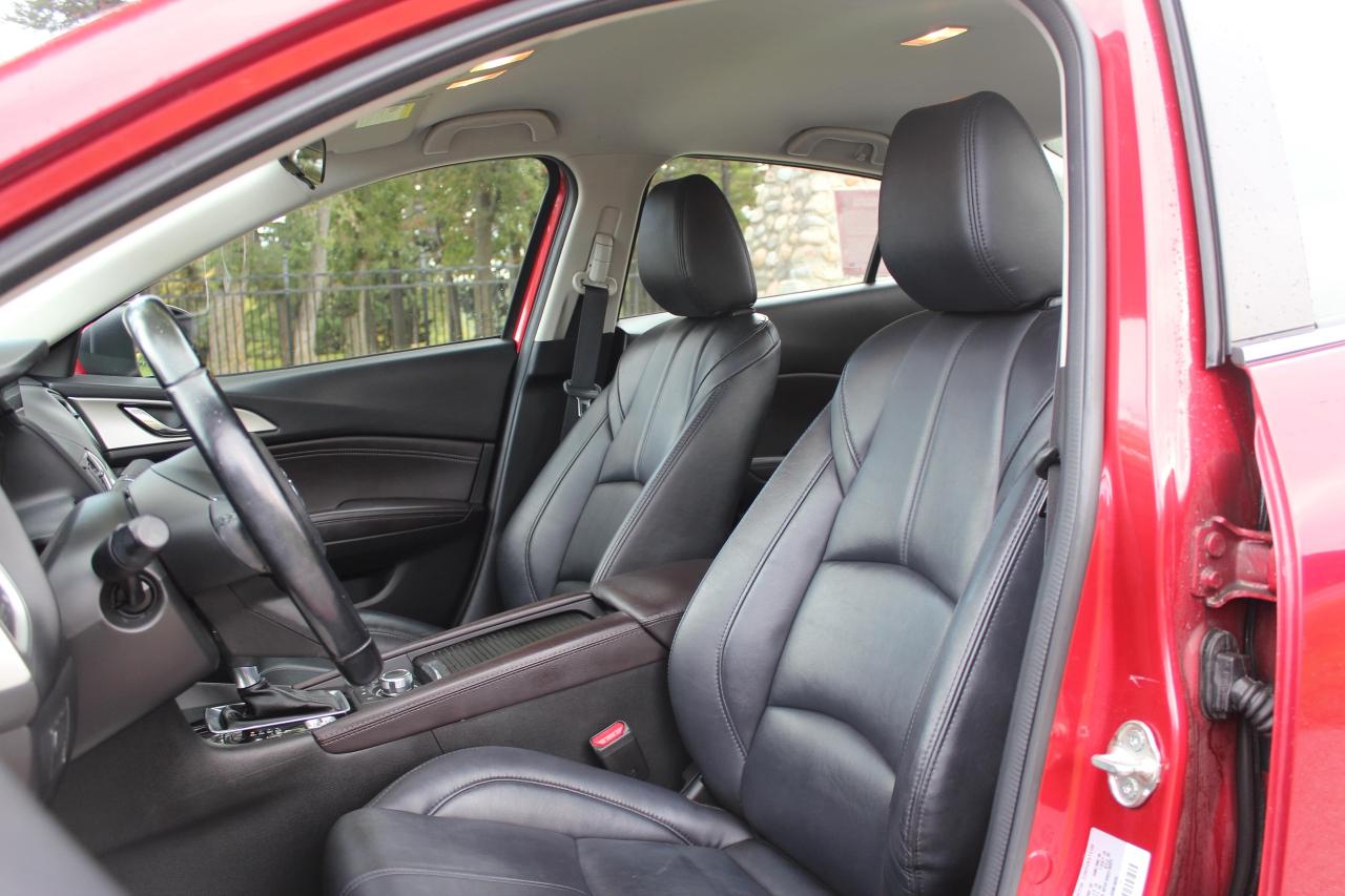2018 Mazda MAZDA3 GS Auto, Leather Seats, No Accidents Photo