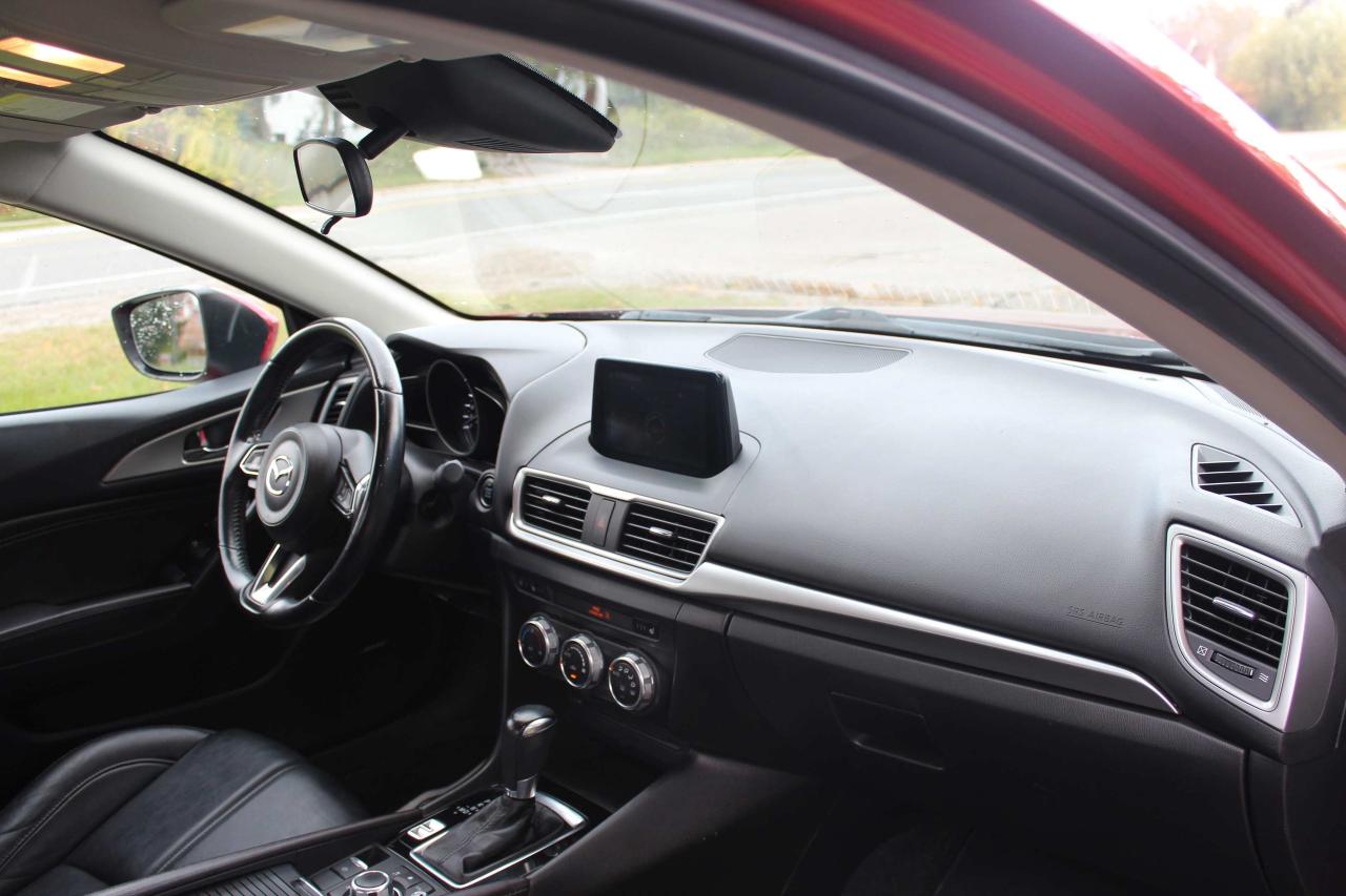2018 Mazda MAZDA3 GS Auto, Leather Seats, No Accidents Photo