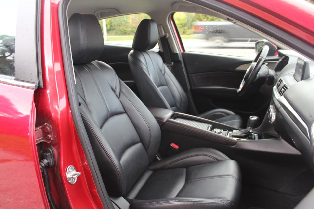 2018 Mazda MAZDA3 GS Auto, Leather Seats, No Accidents Photo