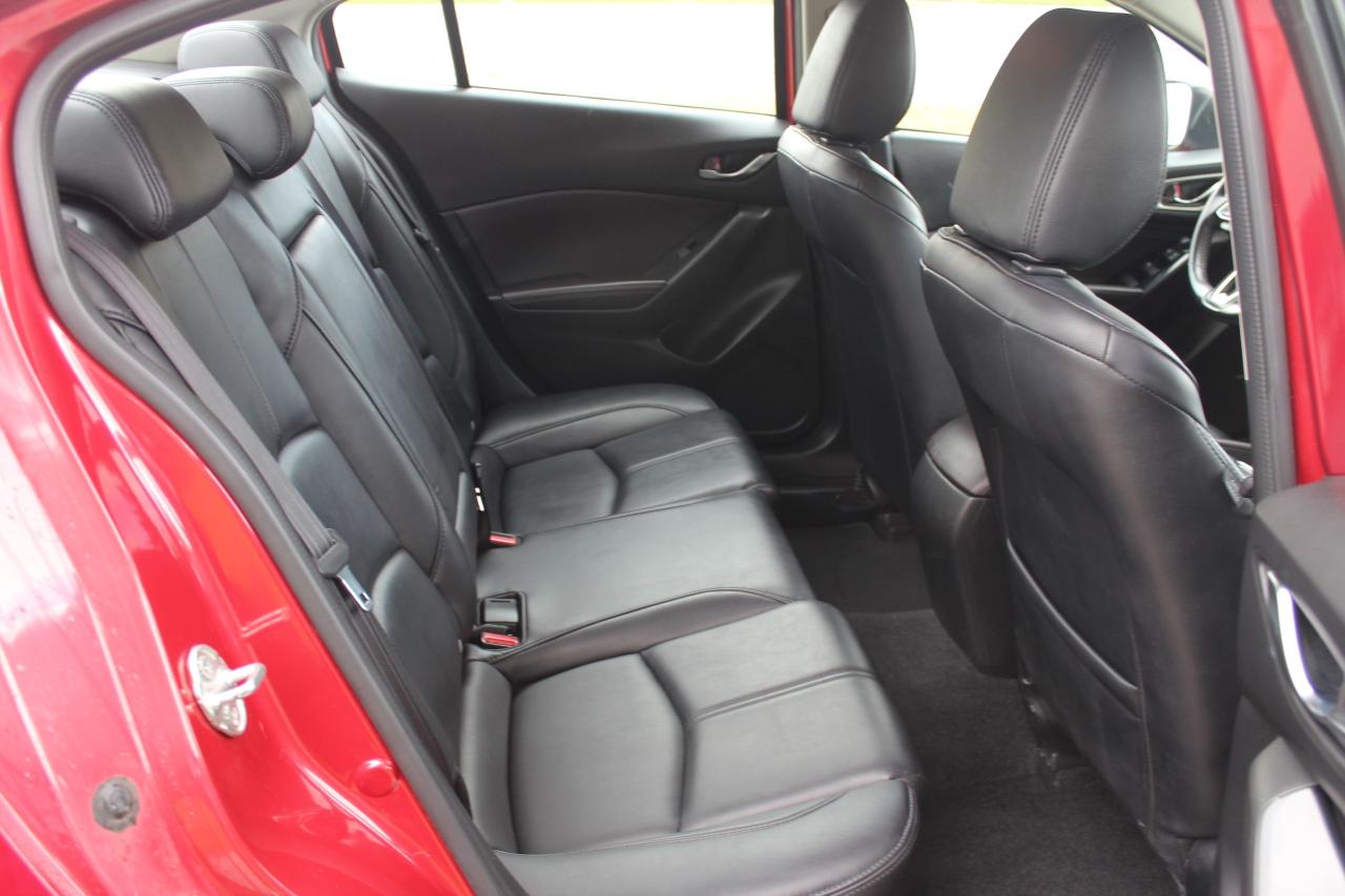 2018 Mazda MAZDA3 GS Auto, Leather Seats, No Accidents Photo