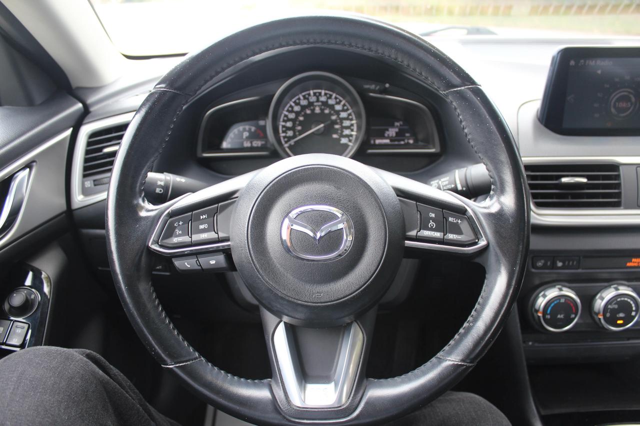 2018 Mazda MAZDA3 GS Auto, Leather Seats, No Accidents Photo