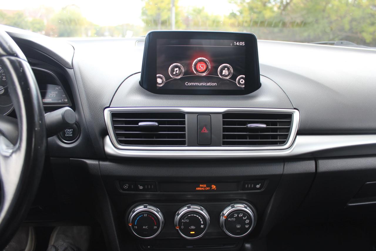 2018 Mazda MAZDA3 GS Auto, Leather Seats, No Accidents Photo