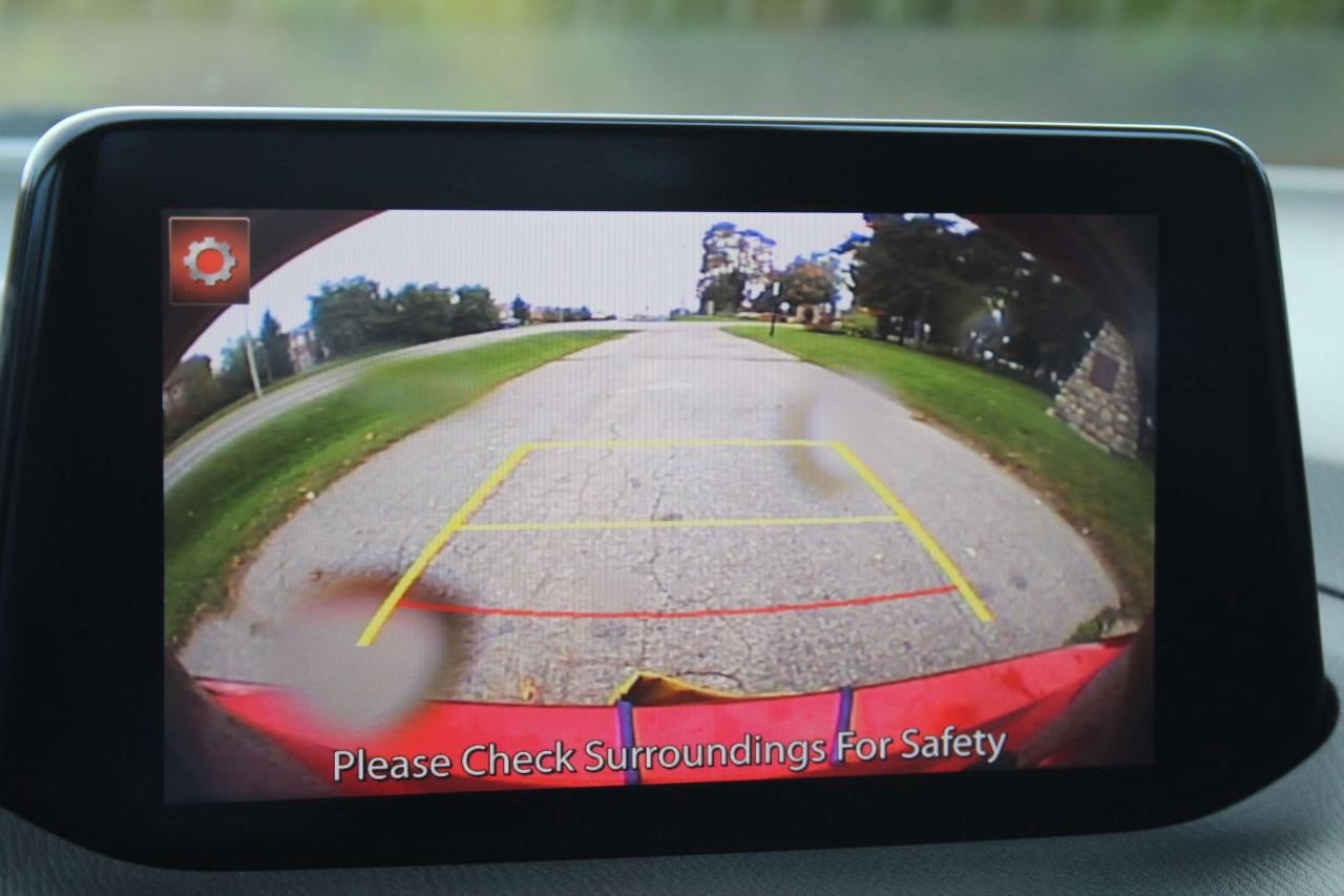 2018 Mazda MAZDA3 GS Auto, Leather Seats, No Accidents Photo