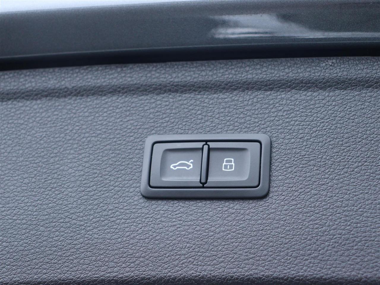 2023 Audi SQ5 3.0T Technik quattro 8sp Tiptronic Photo