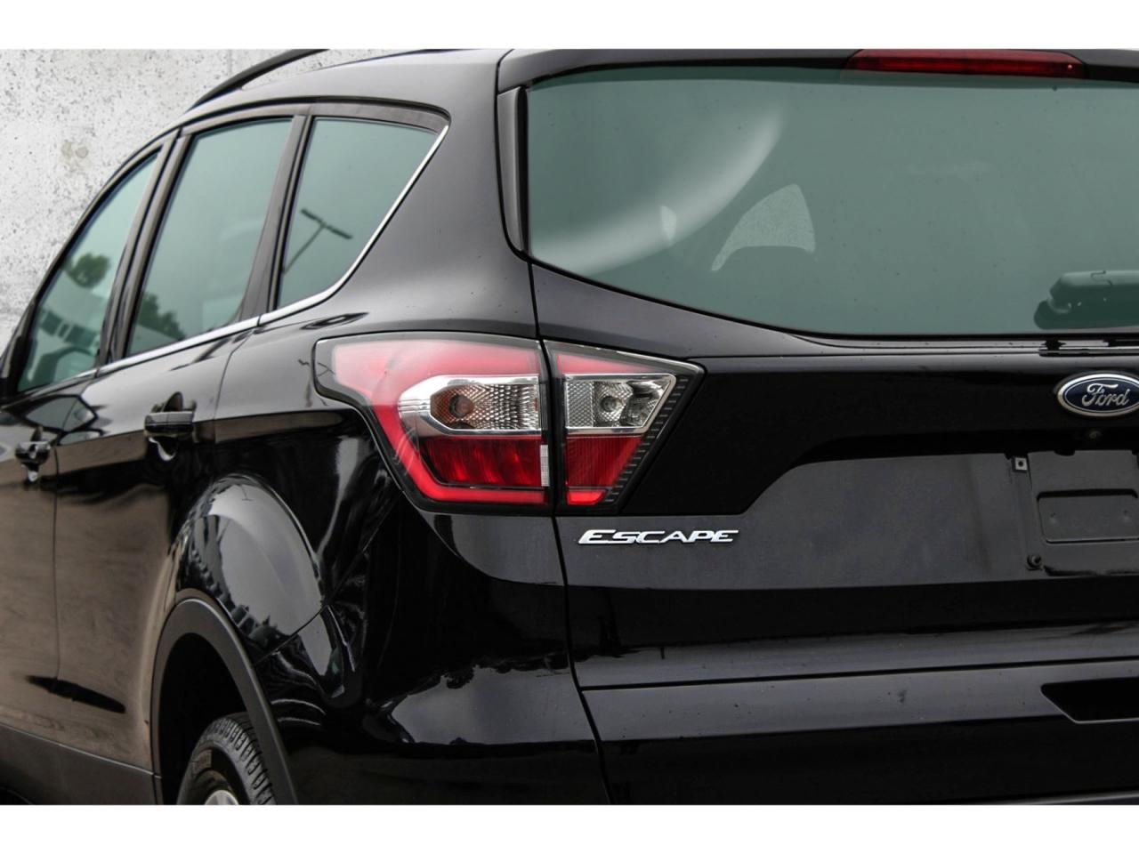 2017 Ford Escape FWD SE  Gps SiriusXM HtdSeats Gps Photo