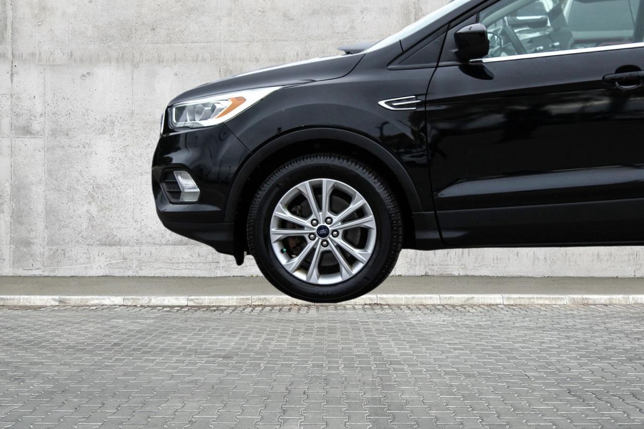 2017 Ford Escape FWD SE  Gps SiriusXM HtdSeats Gps Photo